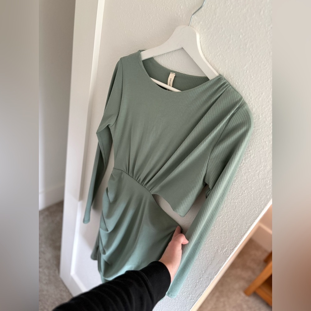 Vici Mint Long Sleeve Cut-Out Dress M - Picture 3 of 7